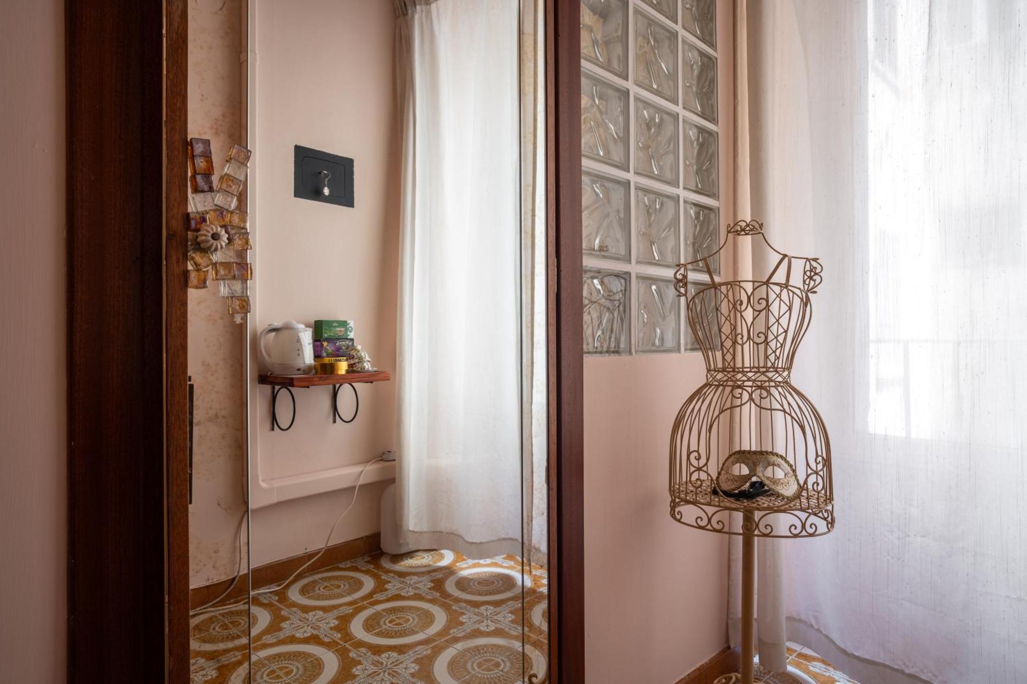 Il Leoncino Bed & Breakfast โรม ภายนอก รูปภาพ